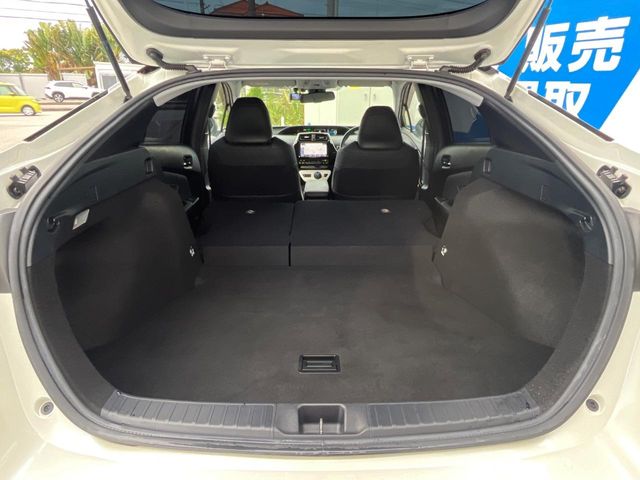 トヨタ プリウス