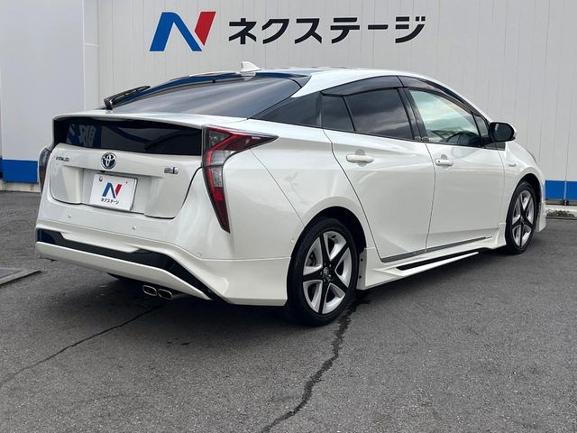 トヨタ プリウス