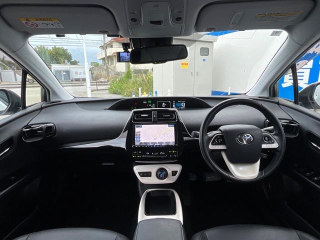 トヨタ プリウス