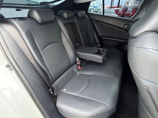 トヨタ プリウス