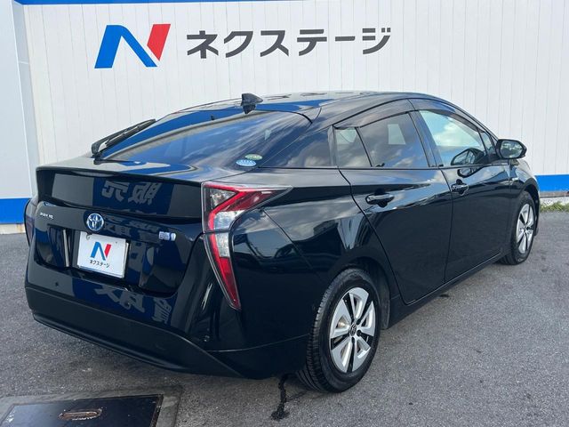 トヨタ プリウス