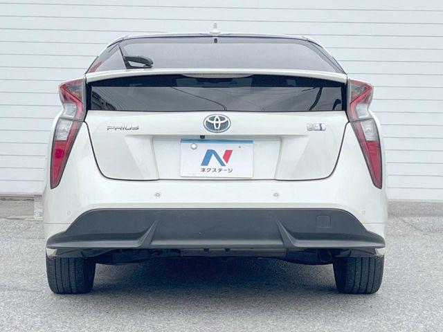 トヨタ プリウス