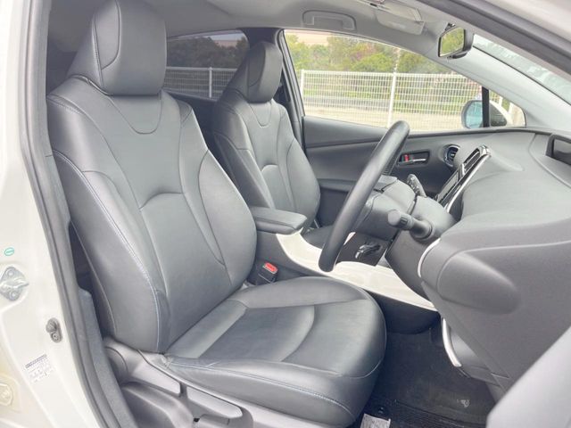 トヨタ プリウス