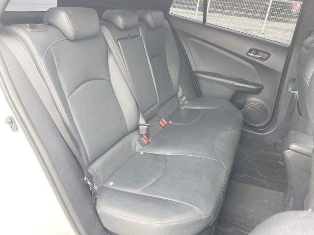 トヨタ プリウス