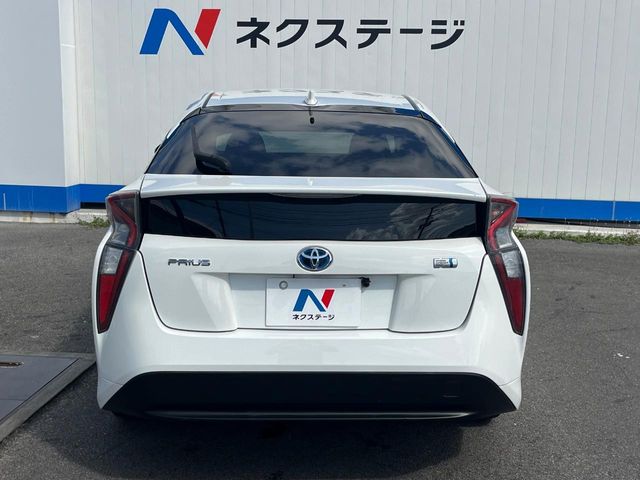 トヨタ プリウス