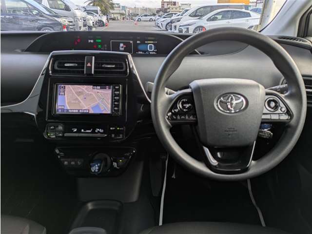 トヨタ プリウス