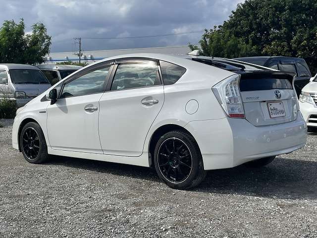 トヨタ プリウス