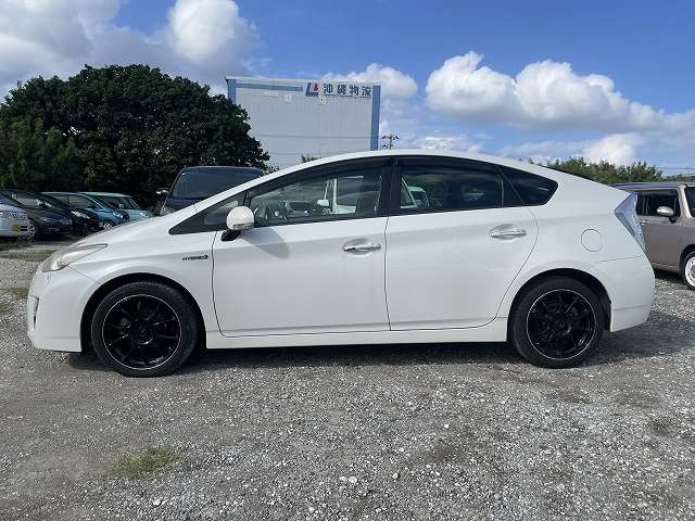 トヨタ プリウス