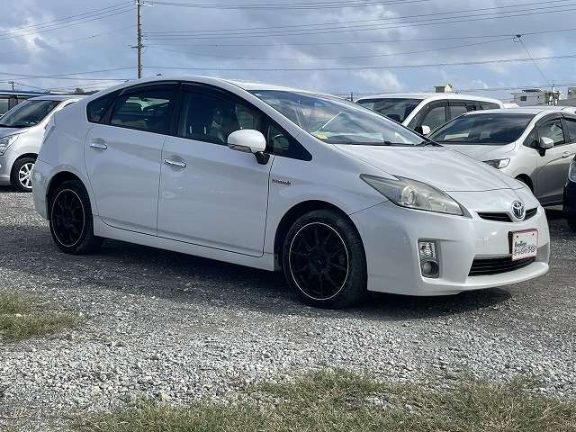 トヨタ プリウス