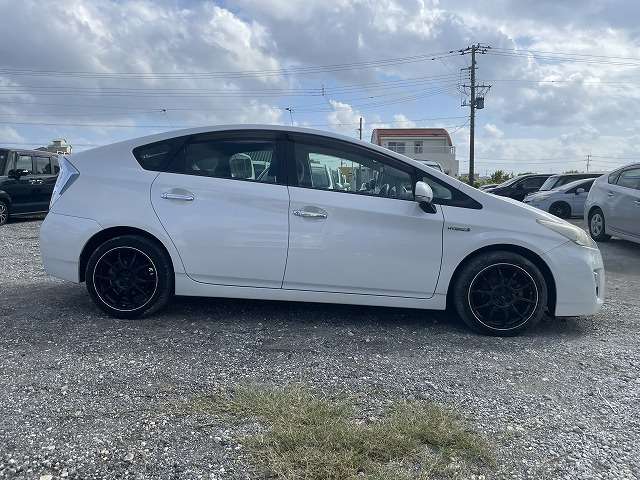 トヨタ プリウス