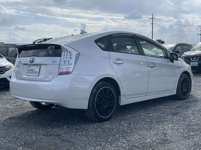 トヨタ プリウス