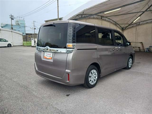 トヨタ ヴォクシー