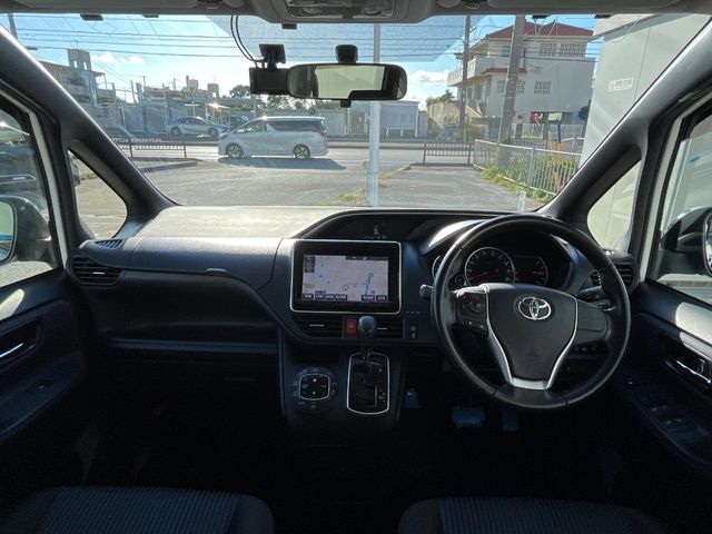 トヨタ ヴォクシー