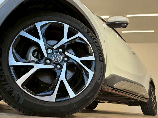 トヨタ C-HR