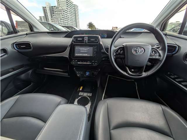 トヨタ プリウス