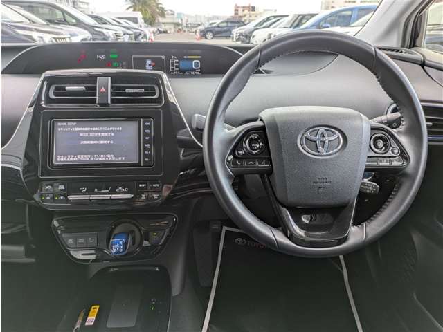 トヨタ プリウス