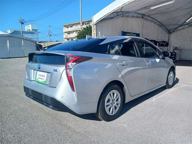 トヨタ プリウス