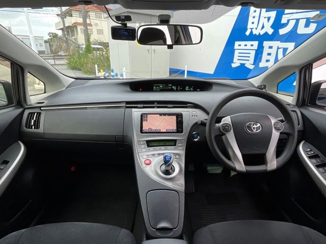 トヨタ プリウス