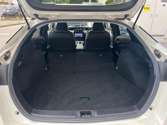 トヨタ プリウス