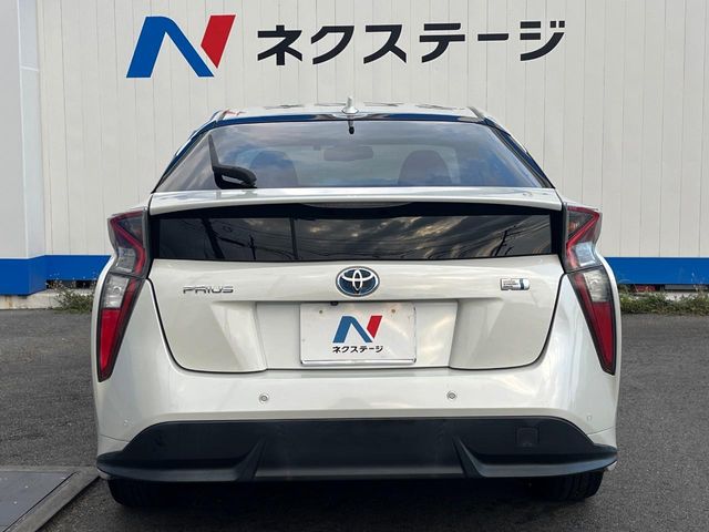 トヨタ プリウス