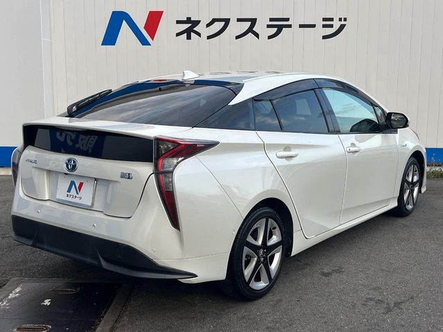 トヨタ プリウス