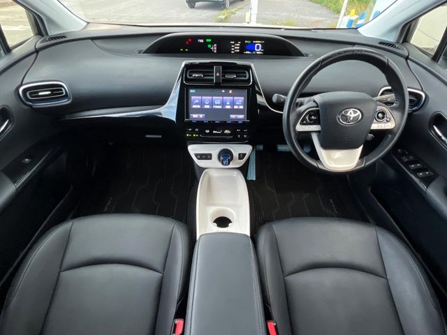 トヨタ プリウス