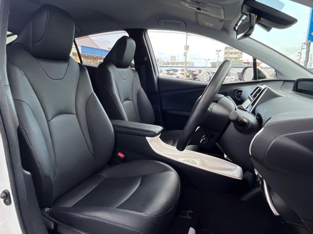 トヨタ プリウス