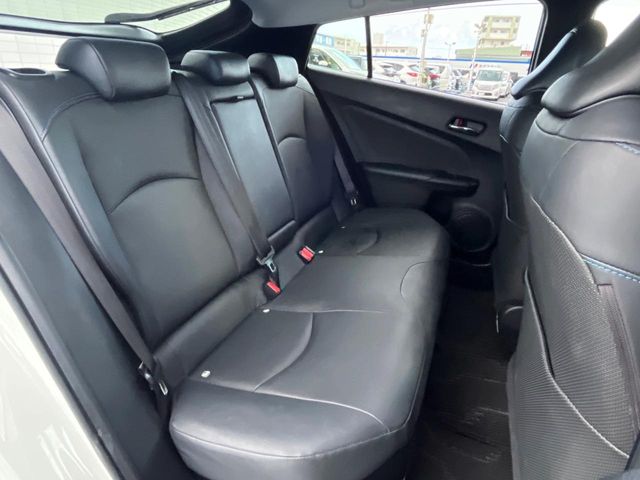 トヨタ プリウス