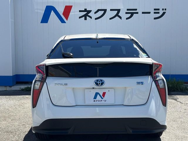 トヨタ プリウス