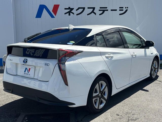 トヨタ プリウス