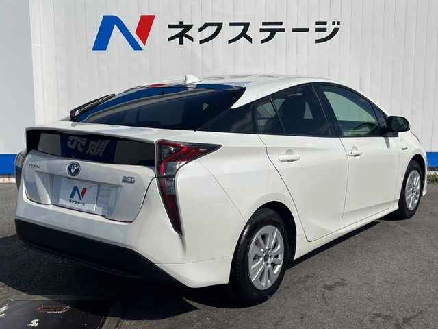 トヨタ プリウス