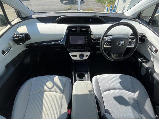 トヨタ プリウス