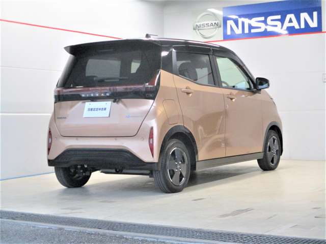 日産 サクラ X・2023(R5)年式・暁サンライズカッパーM/ブラックP2