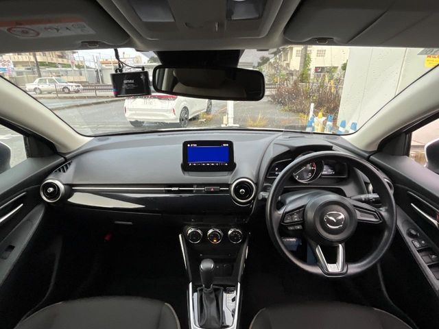 マツダ MAZDA2