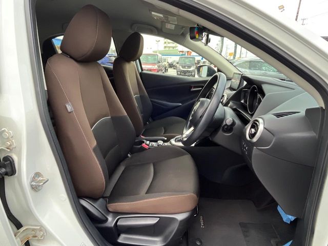 マツダ MAZDA2