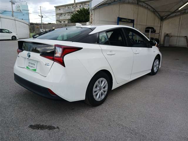 トヨタ プリウス