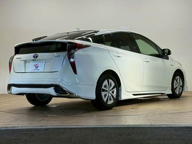 トヨタ プリウス