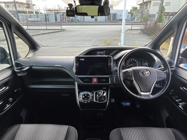 トヨタ ヴォクシー