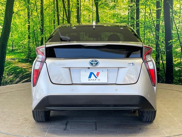 トヨタ プリウス