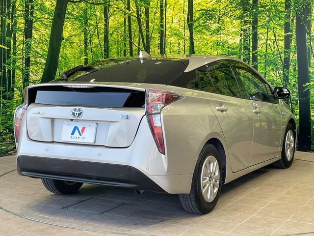 トヨタ プリウス