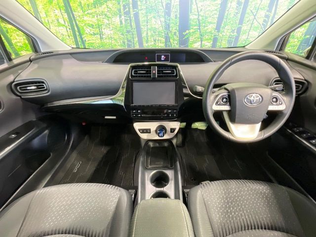 トヨタ プリウス