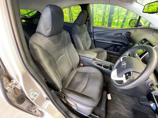 トヨタ プリウス