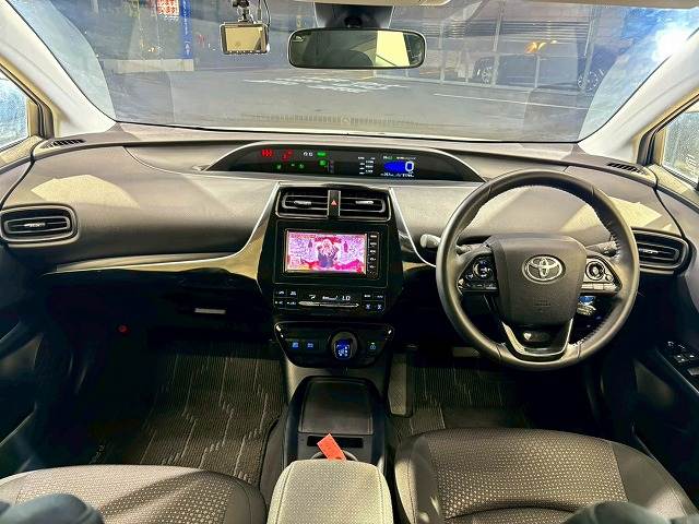 トヨタ プリウス