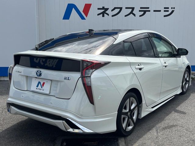 トヨタ プリウス