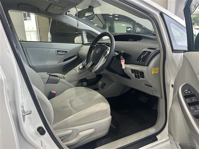 トヨタ プリウス