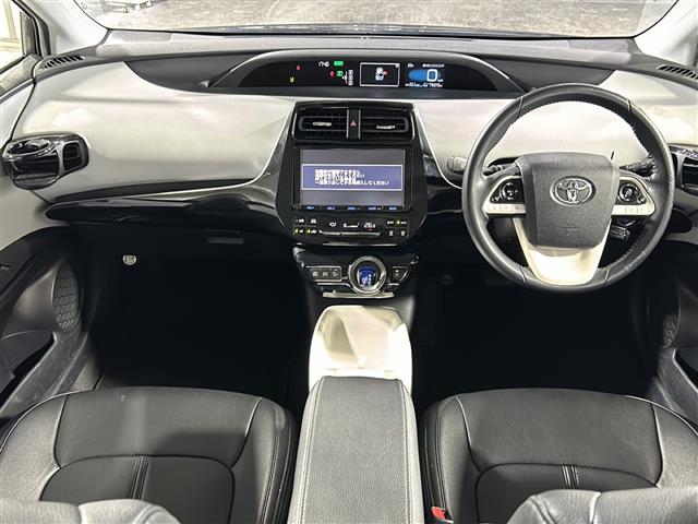 トヨタ プリウス