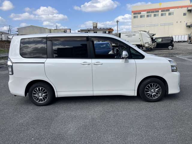 トヨタ ヴォクシー