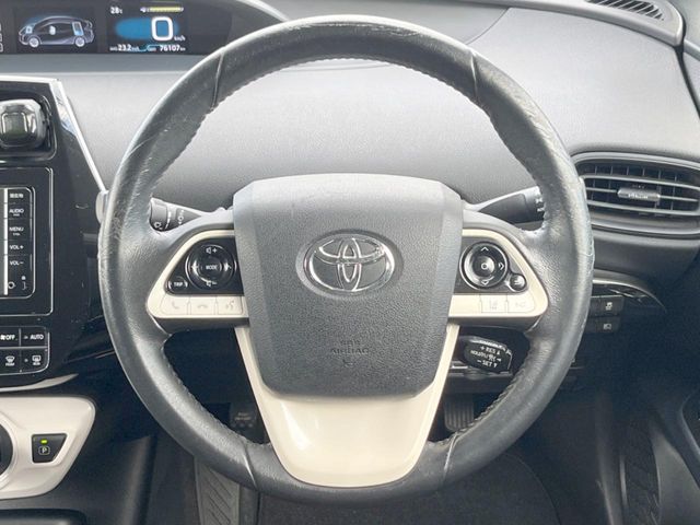 トヨタ プリウス