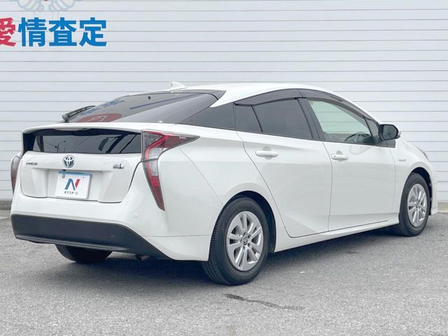 トヨタ プリウス