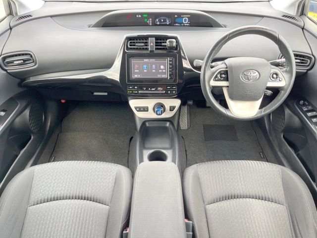 トヨタ プリウス